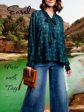 Easel 🆕️ Moss Green Top